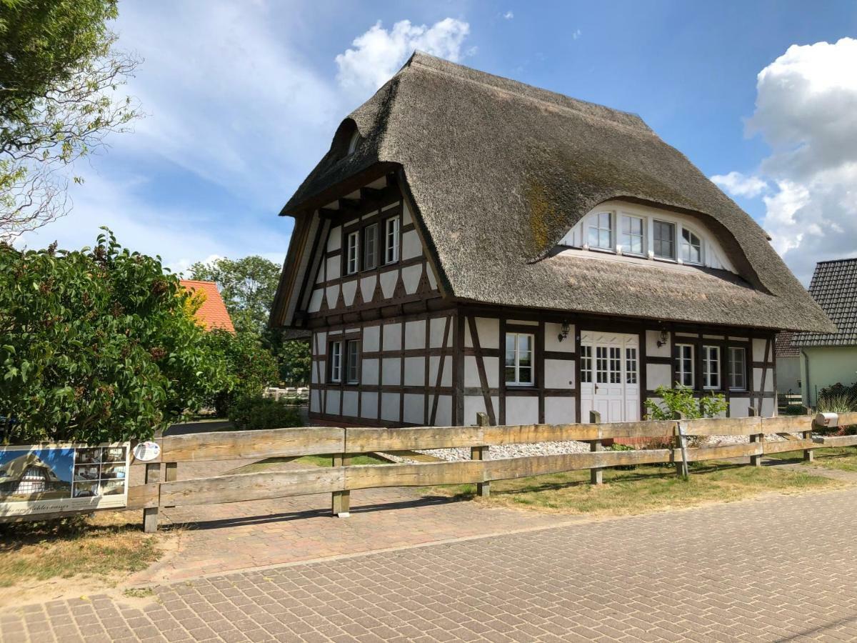 Landhaus Am Achterwasser Mit Bootssteg Grussow Dış mekan fotoğraf